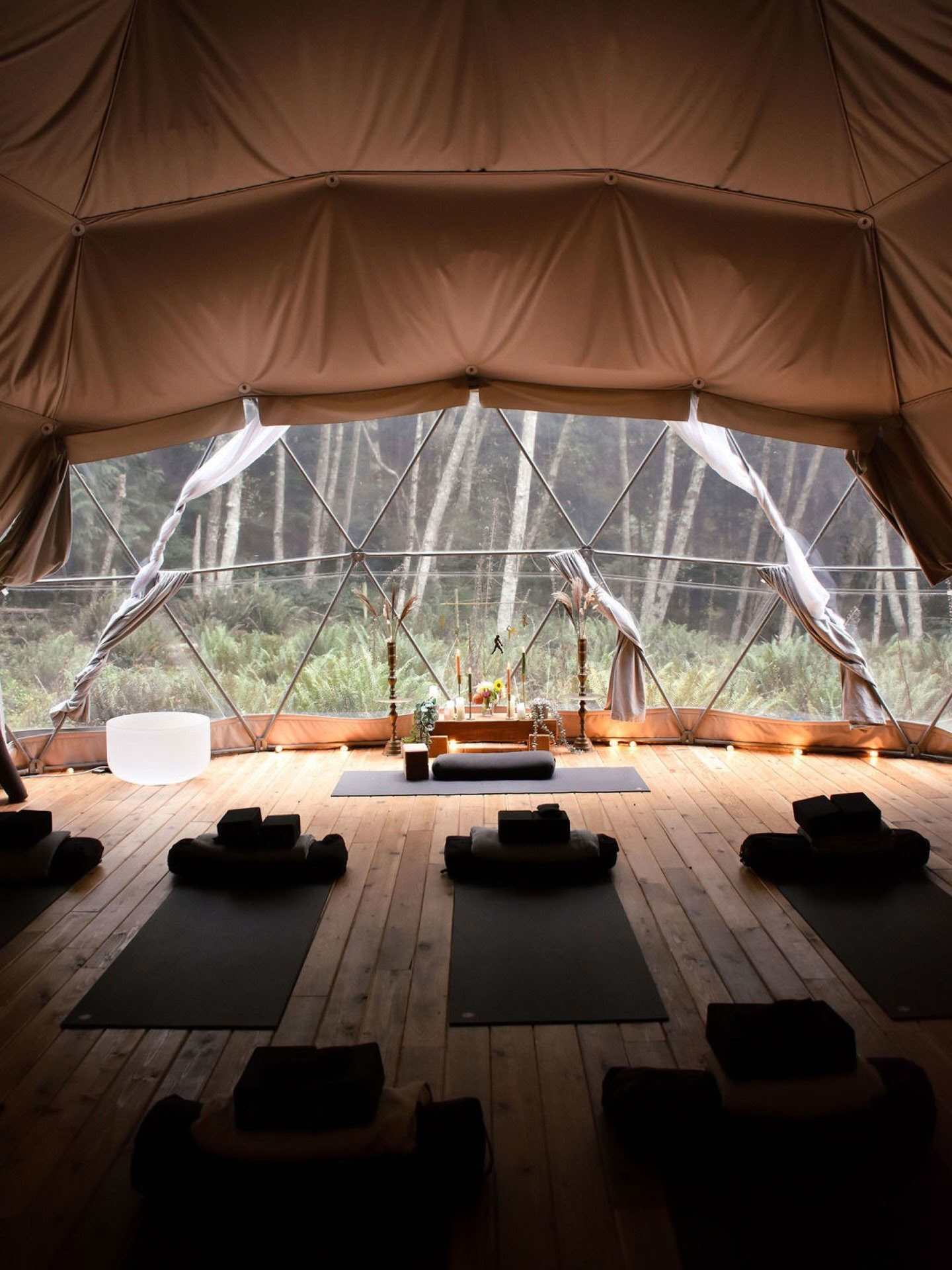 あざに触れる:クロエ・ハンターとアンドレア・クラークによるグリーフ・リトリート|Nectar Yoga