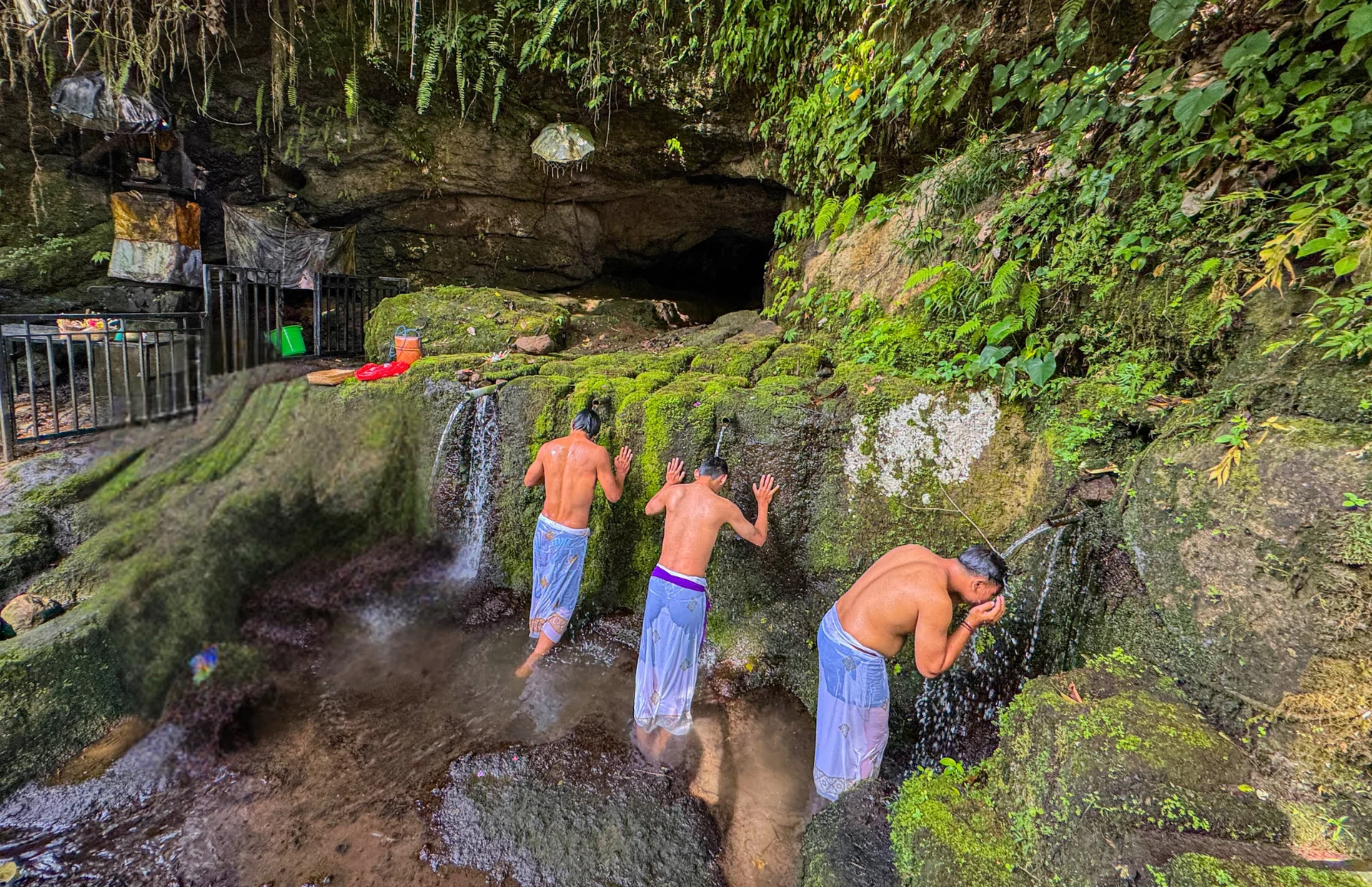 先祖の遺跡での水の祝福
