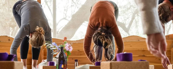 男性のための屋外ヨガチャレンジリトリート