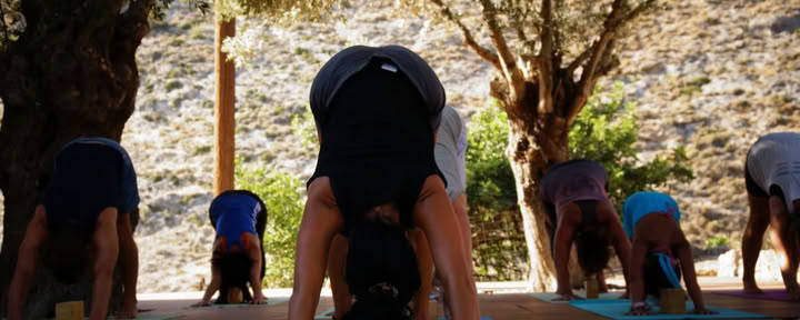 クレタ島ヨガリトリート2025 — レベル3アイアンガーヨガ講師レイチェル・ラブグローブ