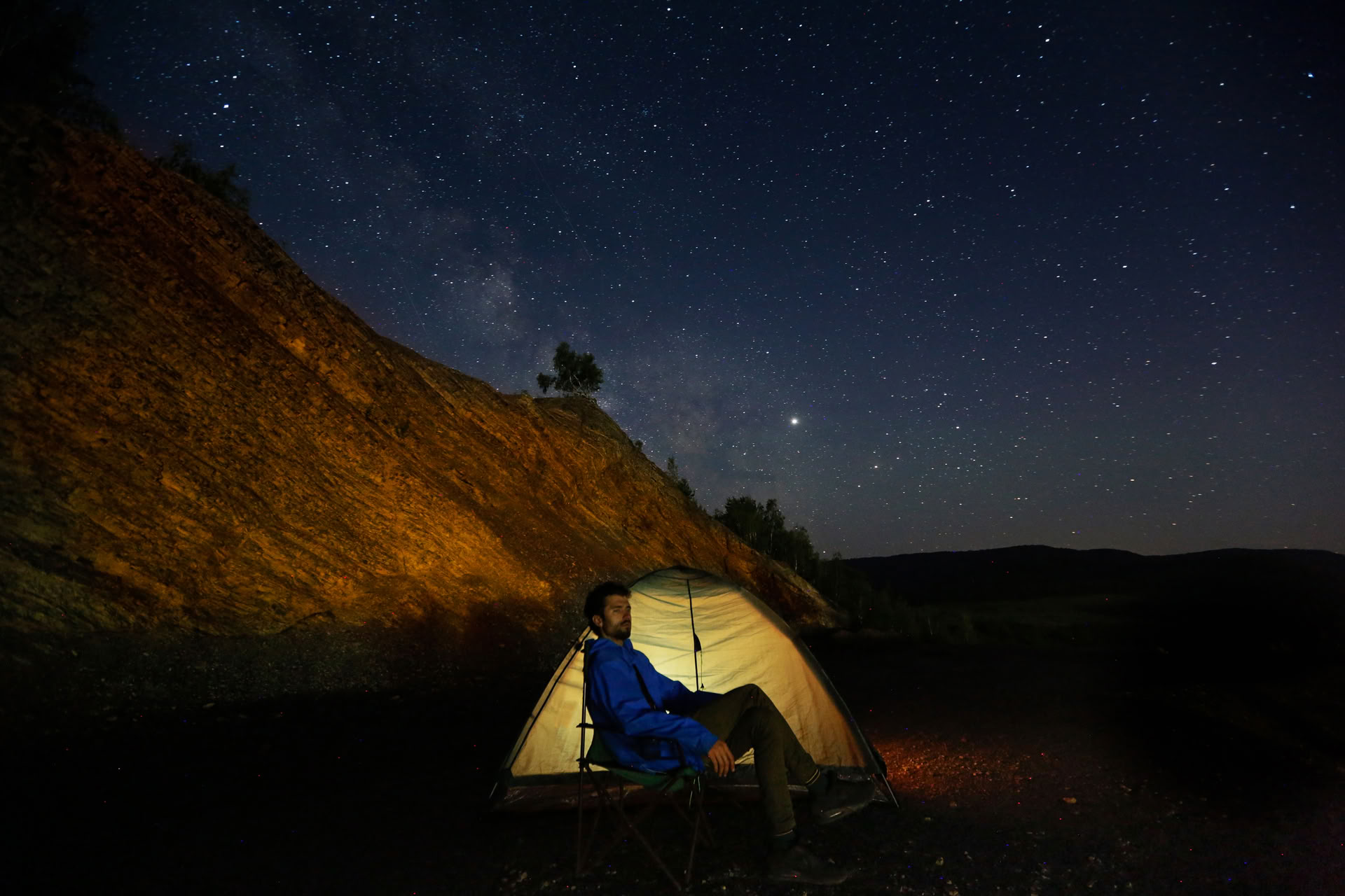 サンセットヨガ：自然の中でバランスを見つける