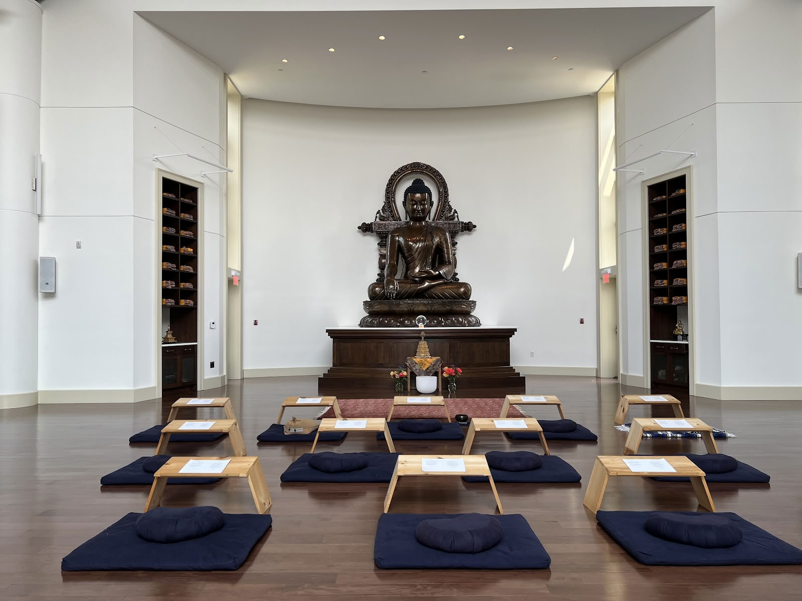 Dharmakaya Center for WellbeingïŒãã¥ãŒãšãŒã¯å·ãã£ãããã«å±±å°ã§ã®çæ³ãªããªãŒã