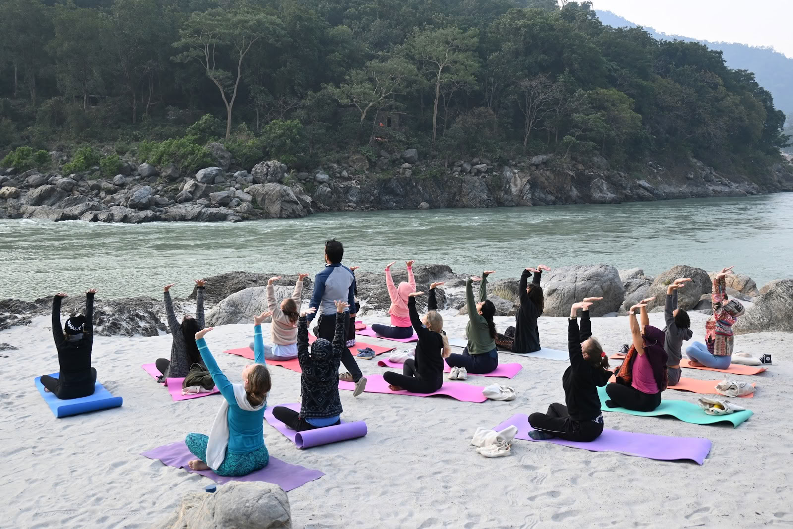 Jiva Yoga Academy - インド・リシケーシュでの200時間・300時間ヨガティーチャートレーニング