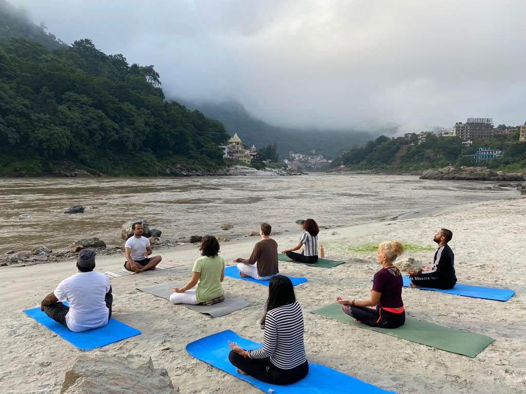 Jiva Yoga Academy - ã€ã³ãã»ãªã·ã±ãŒã·ã¥ã§ã®200æéã»300æéãšã¬ãã£ãŒãã£ãŒãã¬ãŒãã³ã°